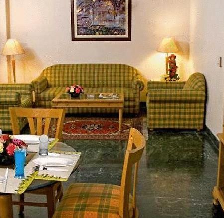 Savoy Suites Нойда Экстерьер фото