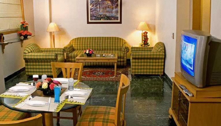 Savoy Suites Нойда Экстерьер фото