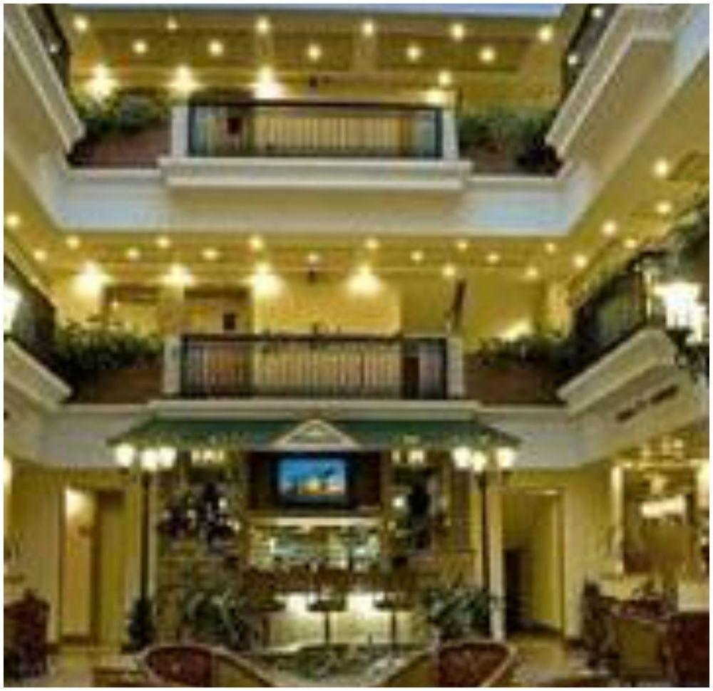 Savoy Suites Нойда Экстерьер фото