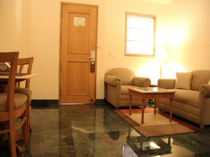 Savoy Suites Нойда Экстерьер фото